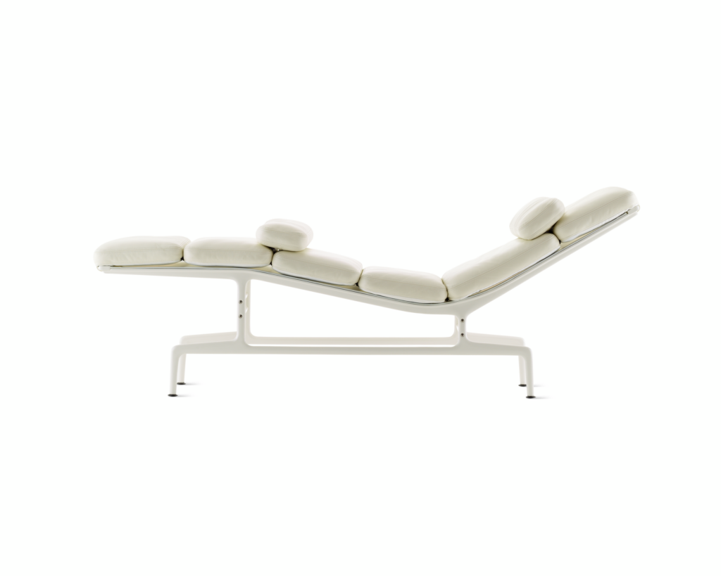 Eames Chaise — image 1